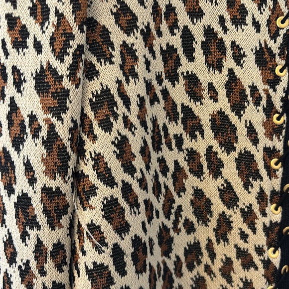 St. John Animal Print Full Zip Jacket Embellished w/Gold Grommets Sz 8 - Picture 4 of 12